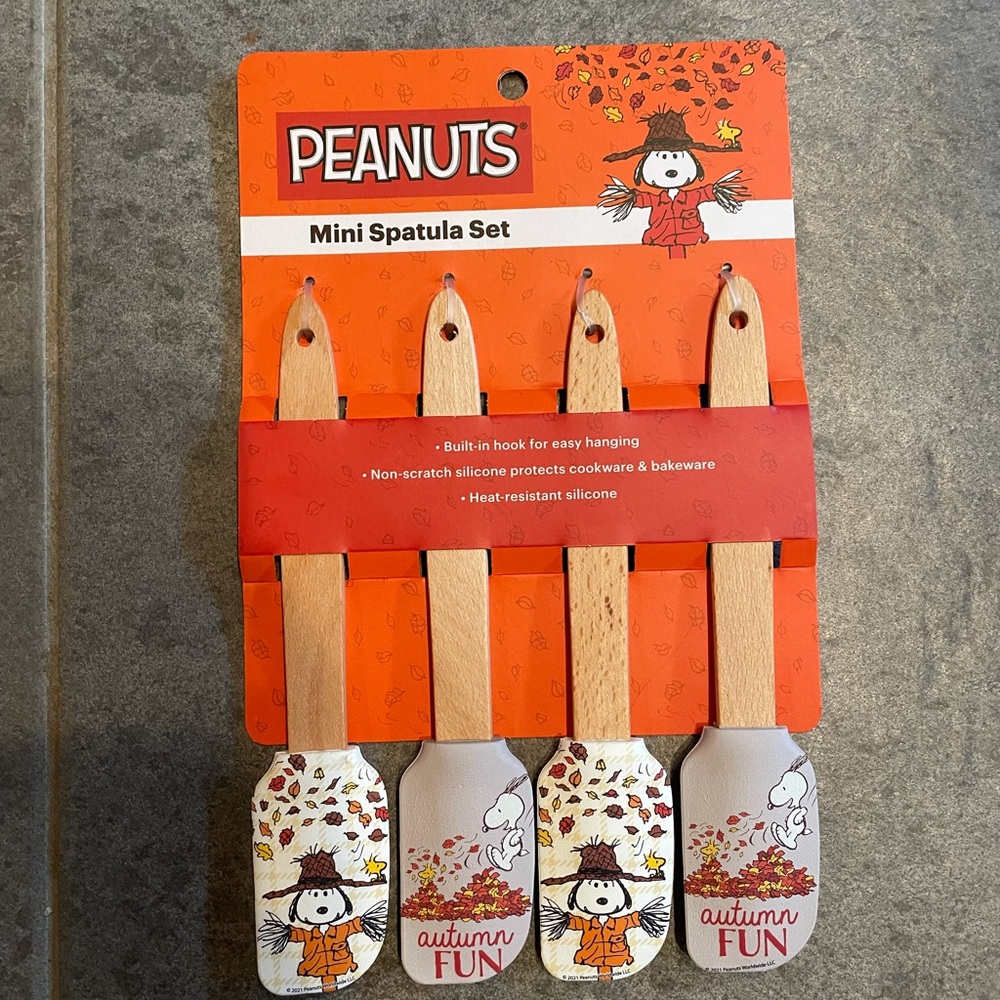 Peanuts set of 4 fall spatula set